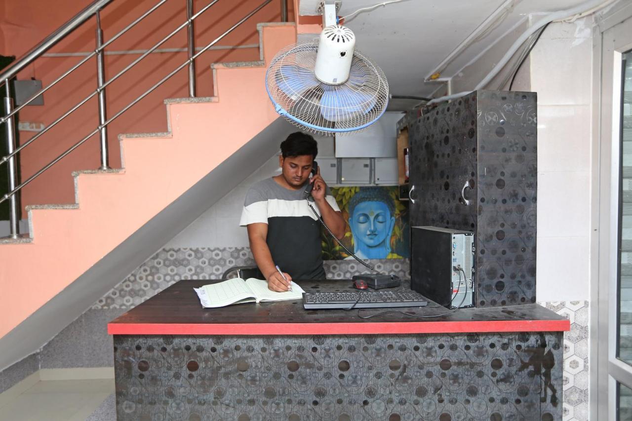OYO 22221 Yadav Hotel Bhiwadi Bagian luar foto