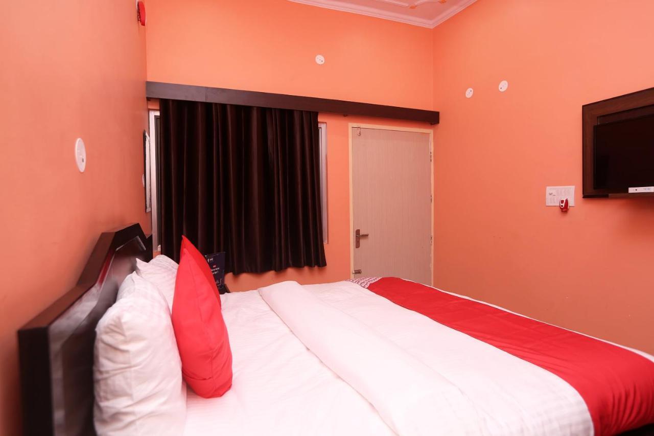 OYO 22221 Yadav Hotel Bhiwadi Bagian luar foto